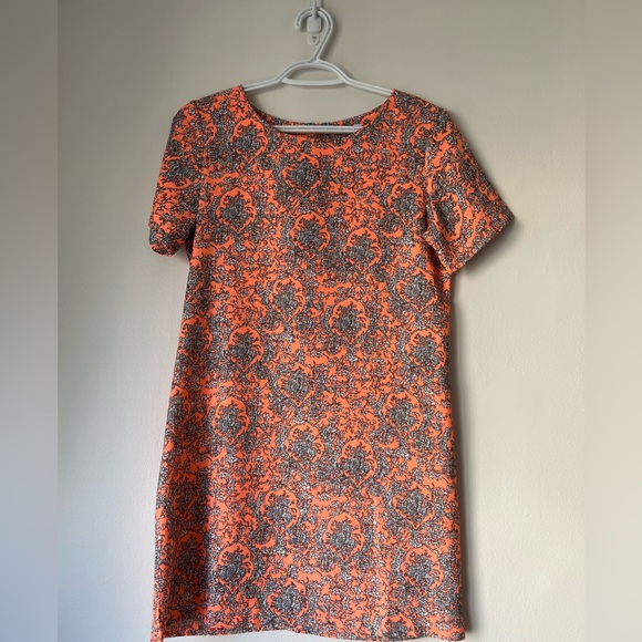 Coral patterned t-shirt shift dress. Great for cocktail events or weddings! - Picture 1 of 2